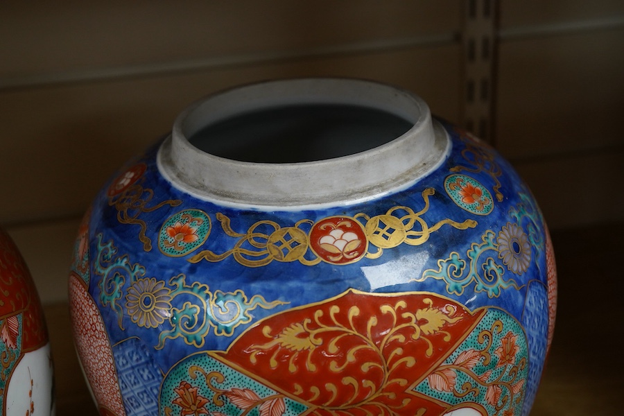 A pair of Japanese Fukagawa Imari vases and covers, with internal covers, one cover, koransha mark, 25cm